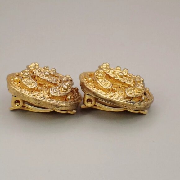 CHANEL CC Logo Round Button Earrings 94A Clip-On Gold France Vintage - Picture 11 of 13